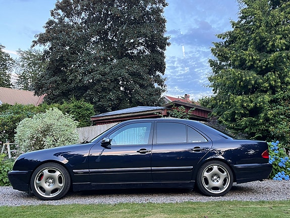 Mercedes-Benz E320 2 of 12