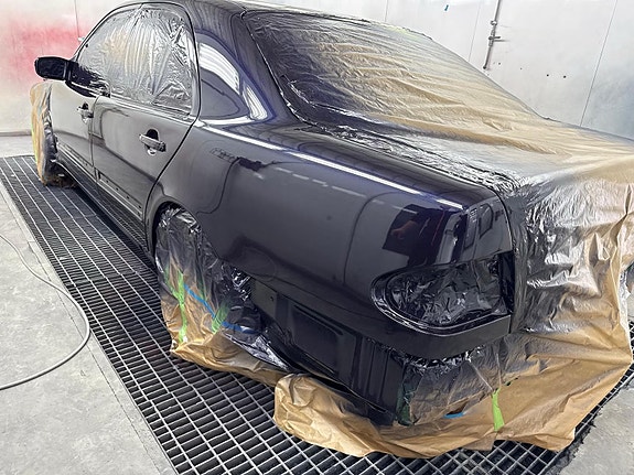 Mercedes-Benz E320 12 of 12