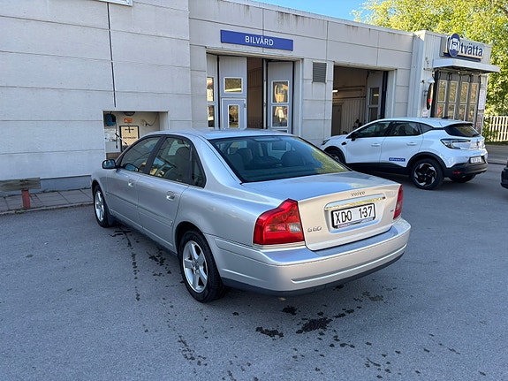 Volvo S80 2 of 5