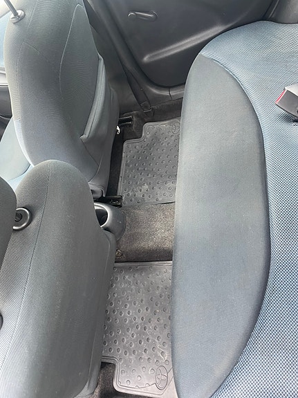 Toyota Yaris 19 of 22