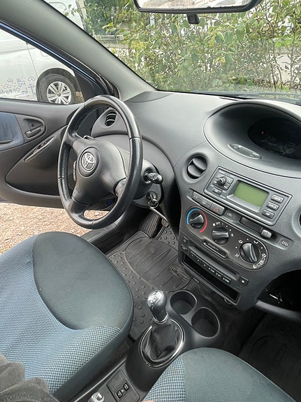 Toyota Yaris 15 of 22
