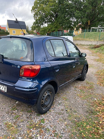 Toyota Yaris 10 of 22