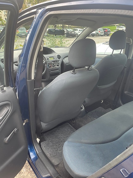 Toyota Yaris 18 of 22