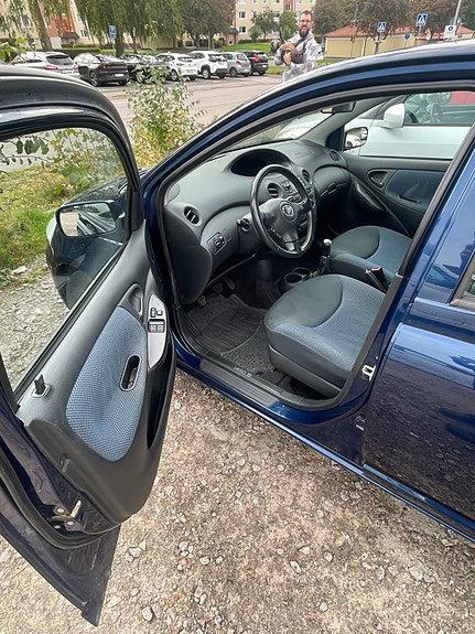 Toyota Yaris 16 of 22