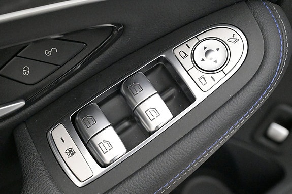 Mercedes-Benz C300 13 of 27