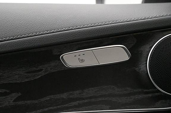 Mercedes-Benz C300 12 of 27