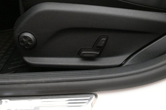 Mercedes-Benz C300 11 of 27
