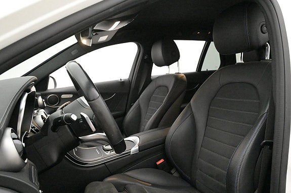 Mercedes-Benz C300 10 of 27