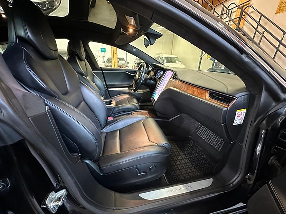 Tesla Model S 10 of 20