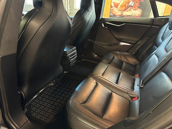 Tesla Model S 12 of 20