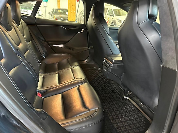 Tesla Model S 11 of 20