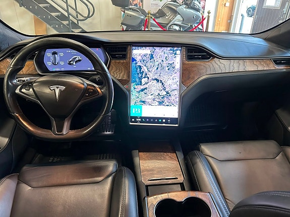 Tesla Model S 16 of 20
