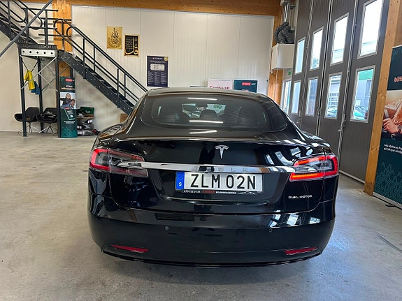 Tesla Model S 8 of 20