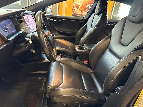 Tesla Model S 13 of 20