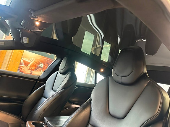 Tesla Model S 17 of 20