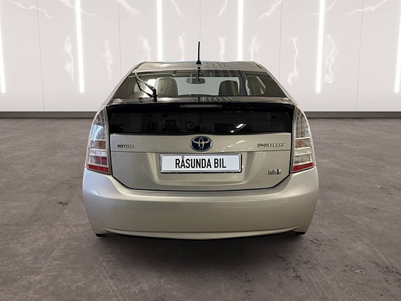Toyota Prius 5 of 14