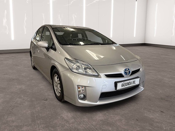 Toyota Prius 2 of 14