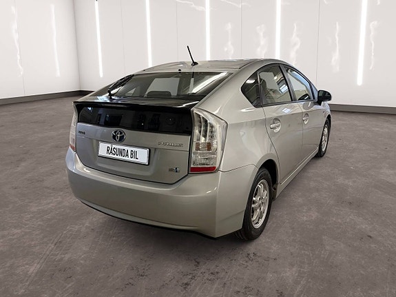 Toyota Prius 6 of 14