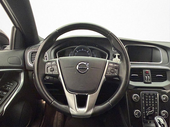 Volvo V40 Cross Country 14 of 30