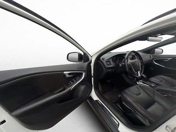 Volvo V40 Cross Country 11 of 30