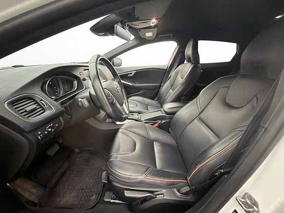 Volvo V40 Cross Country 12 of 30