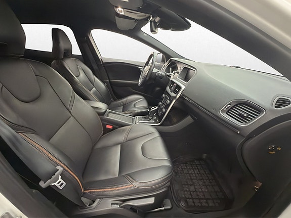 Volvo V40 Cross Country 15 of 30