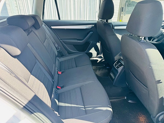 Skoda Octavia 6 of 25
