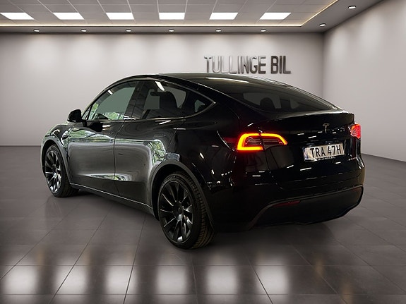 Tesla Model Y 3 of 23