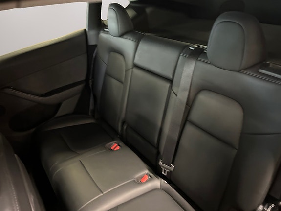 Tesla Model Y 14 of 23