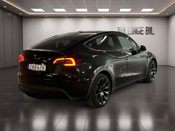 Tesla Model Y 6 of 23