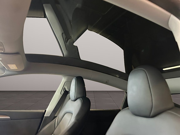 Tesla Model Y 12 of 23