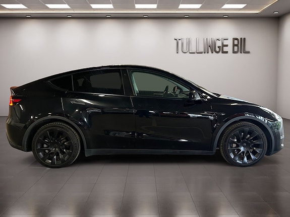 Tesla Model Y 7 of 23