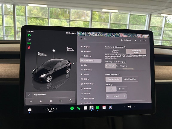 Tesla Model Y 19 of 23