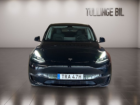 Tesla Model Y 8 of 23