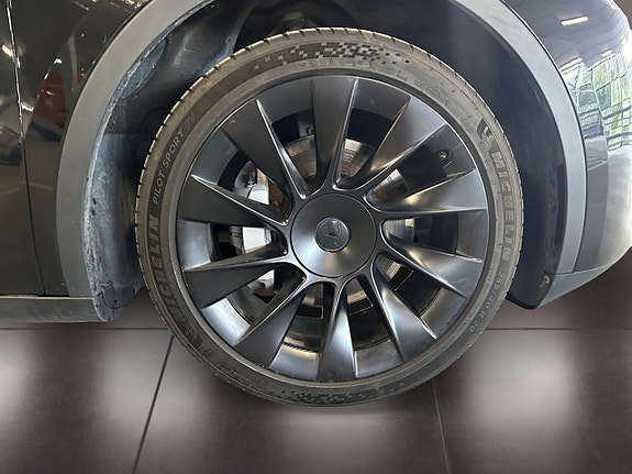 Tesla Model Y 23 of 23