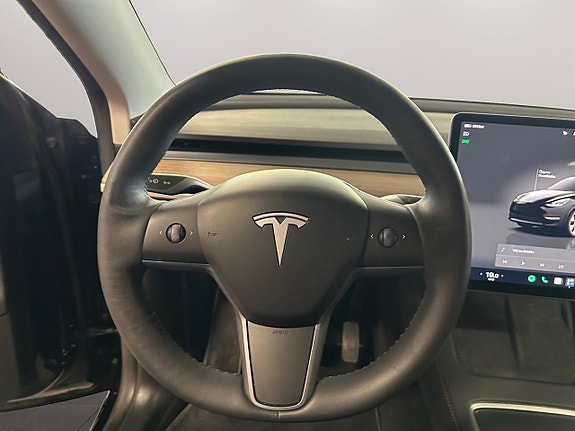 Tesla Model Y 11 of 23