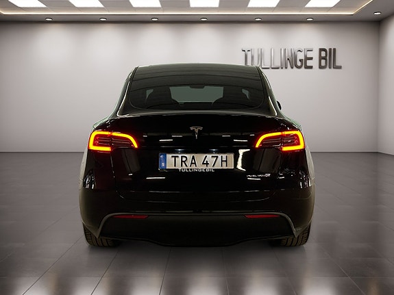 Tesla Model Y 4 of 23