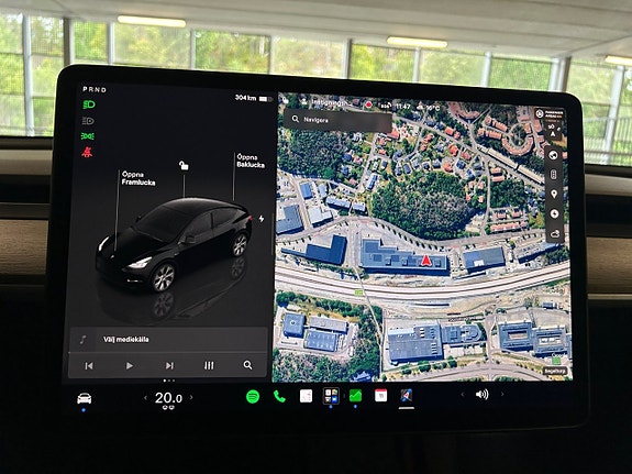 Tesla Model Y 16 of 23