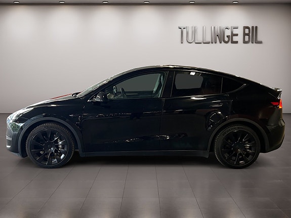 Tesla Model Y 2 of 23