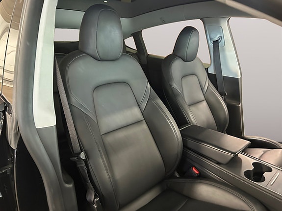 Tesla Model Y 15 of 23
