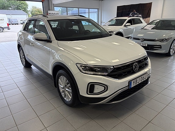 Volkswagen T-Roc 3 of 10