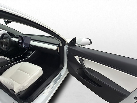 Tesla Model 3 22 of 30