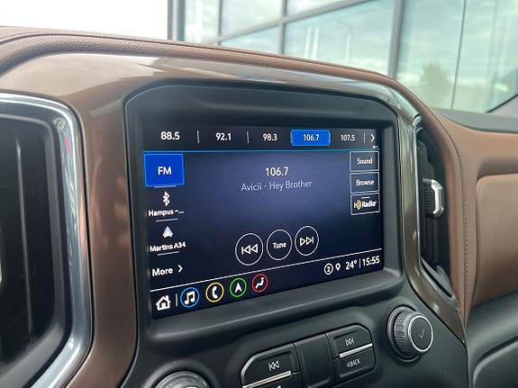 Chevrolet Silverado EV 17 of 24