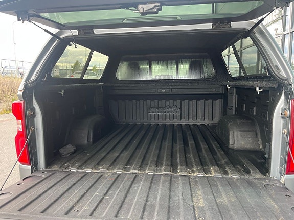 Chevrolet Silverado EV 6 of 24