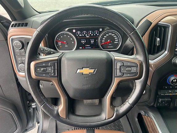 Chevrolet Silverado EV 11 of 24