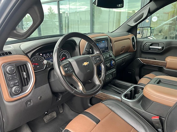 Chevrolet Silverado EV 9 of 24