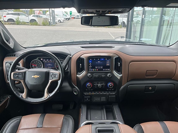 Chevrolet Silverado EV 10 of 24