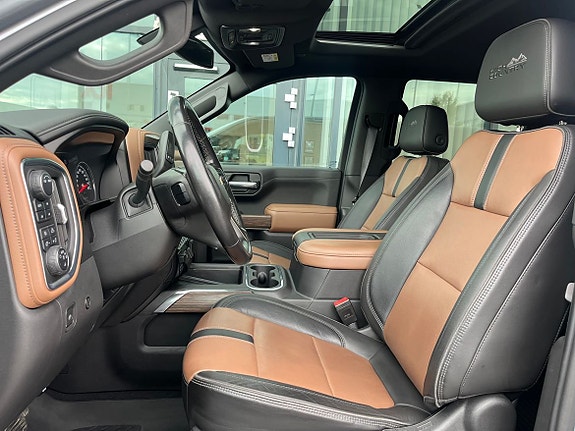 Chevrolet Silverado EV 7 of 24