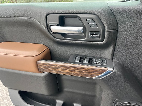 Chevrolet Silverado EV 23 of 24