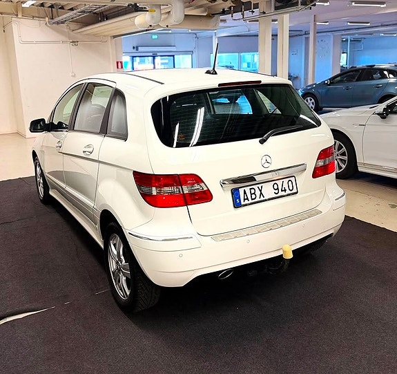 Mercedes-Benz B180 6 of 18